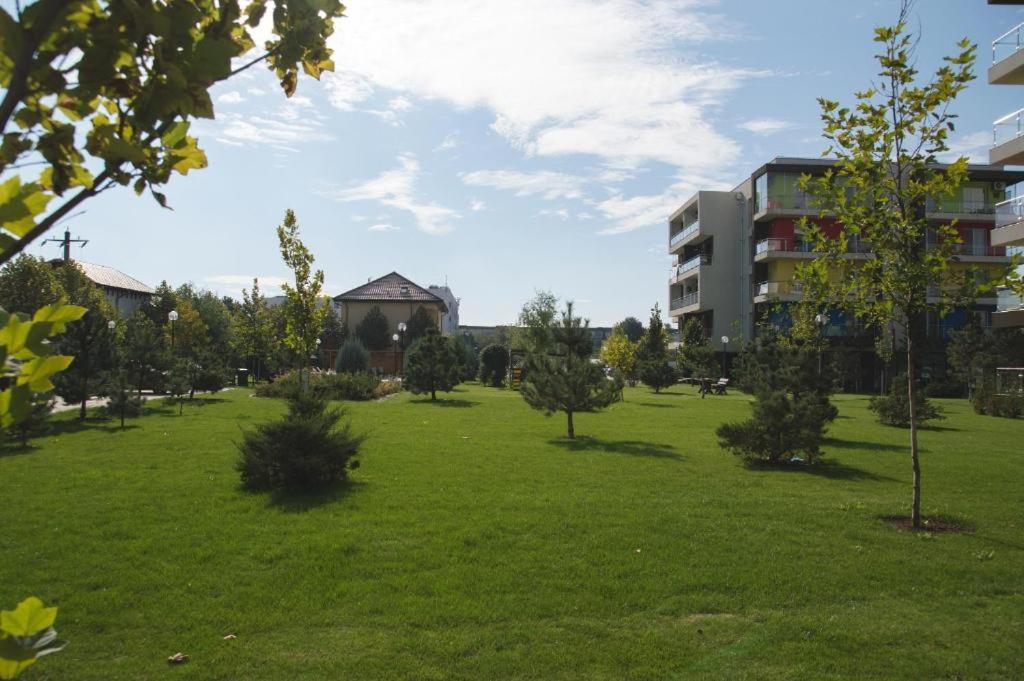 Airport Apartment 70 Squared Meters Otopeni Exterior foto